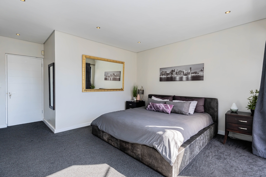 3 Bedroom Property for Sale in Sea Point Western Cape